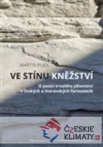 Ve stínu kněžství - książka